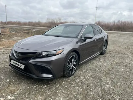 Toyota Camry 2021 года за 14 500 000 тг. в Кызылорда – фото 2