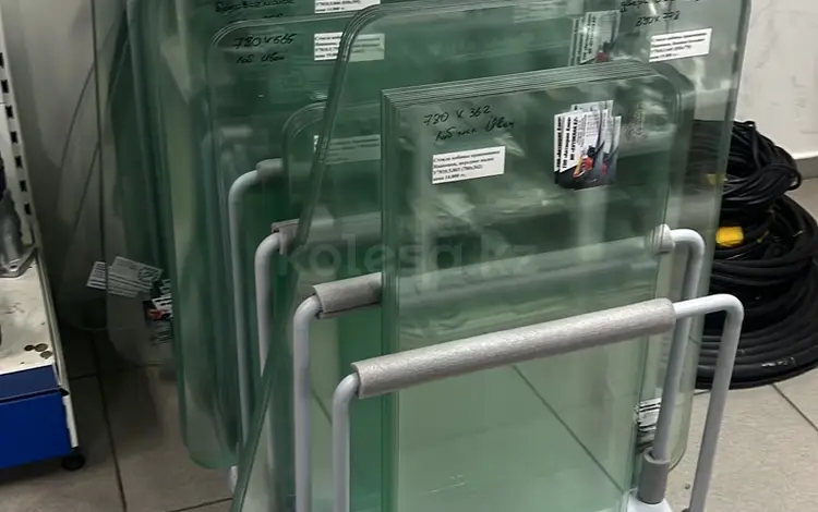 Стекло кабины автокрана за 2 000 тг. в Актау