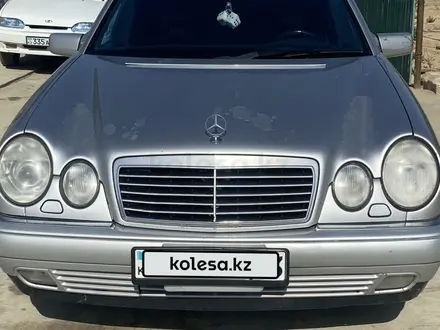 Mercedes-Benz E 320 1998 года за 3 300 000 тг. в Актау