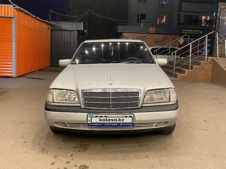 Mercedes-Benz C 180 1996 года за 1 990 000 тг. в Караганда – фото 5