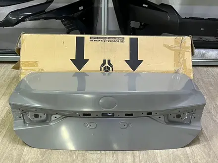 Крышка багажника Lexus ES 2018-2024 за 320 000 тг. в Астана