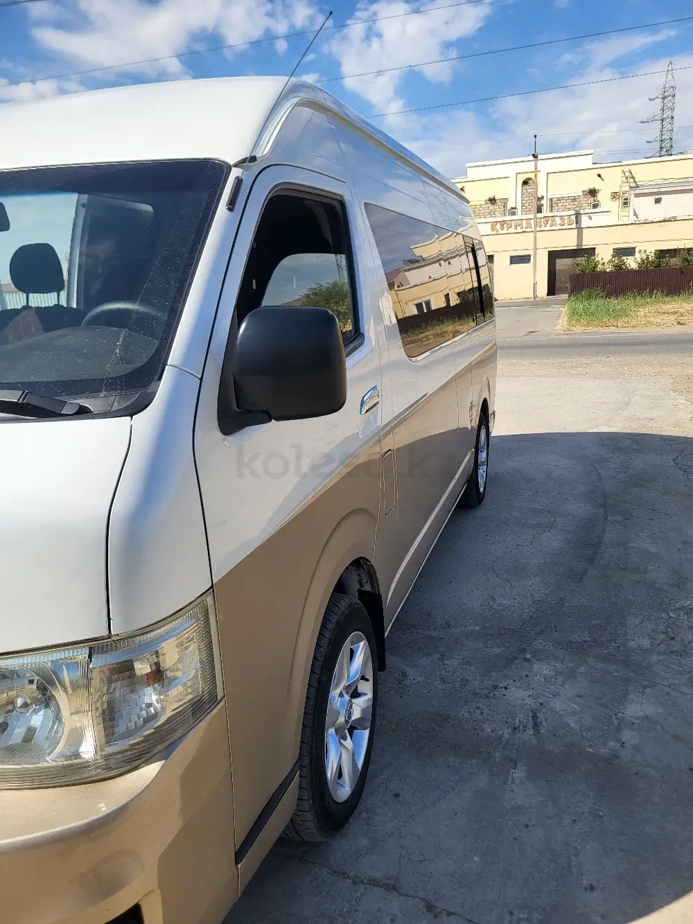 Toyota HiAce, 2011