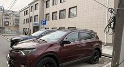 Toyota RAV4 2019 года за 11 000 000 тг. в Атырау