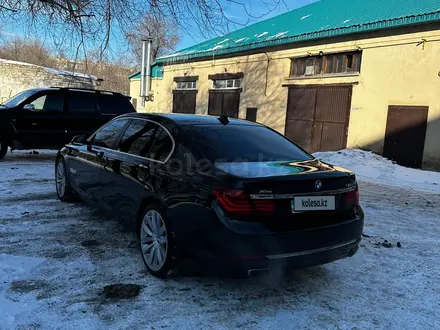 BMW 750 2012 года за 10 000 000 тг. в Актобе – фото 11