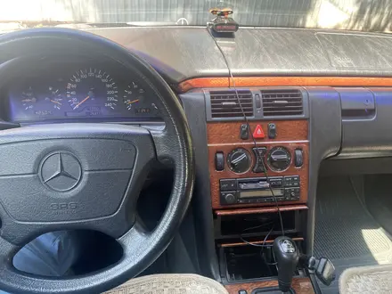 Mercedes-Benz E 200 1998 года за 3 900 000 тг. в Алматы – фото 9