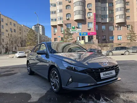 Hyundai Elantra 2023 года за 9 800 000 тг. в Астана – фото 2