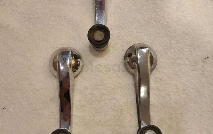 Ручки опускания стекол на КАМАЗ за 3 000 тг. в Алматы