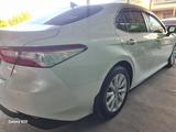 Toyota Camry 2018 годаүшін12 950 000 тг. в Шымкент – фото 2