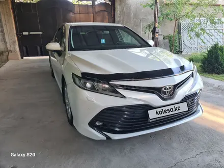 Toyota Camry 2018 года за 13 050 000 тг. в Шымкент