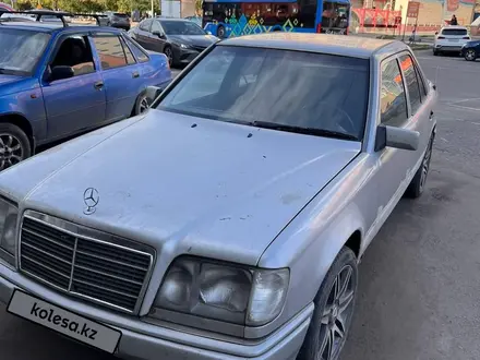 Mercedes-Benz E 200 1995 года за 600 000 тг. в Астана – фото 4