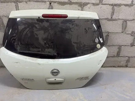 Nissan tiida 2006-11 крышка багажник за 20 000 тг. в Актау