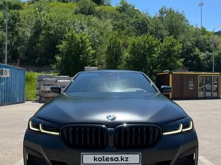 BMW 530 2021 года за 28 000 000 тг. в Алматы – фото 2