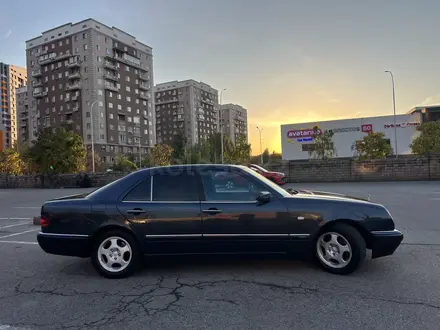 Mercedes-Benz E 320 1996 года за 3 450 000 тг. в Алматы – фото 10