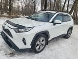 Toyota RAV4 2021 годаүшін17 500 000 тг. в Актобе – фото 2