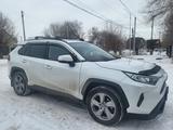 Toyota RAV4 2021 годаүшін17 500 000 тг. в Актобе – фото 4