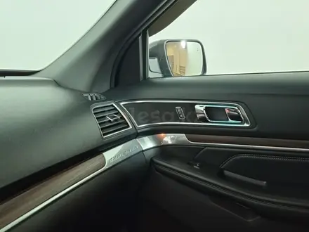 Ford Explorer 2016 года за 11 900 000 тг. в Астана – фото 21