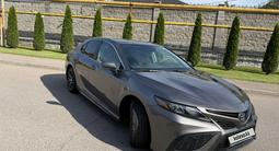 Toyota Camry 2021 года за 12 500 000 тг. в Алматы – фото 2
