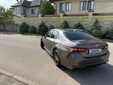 Toyota Camry 2021 года за 12 500 000 тг. в Алматы – фото 4