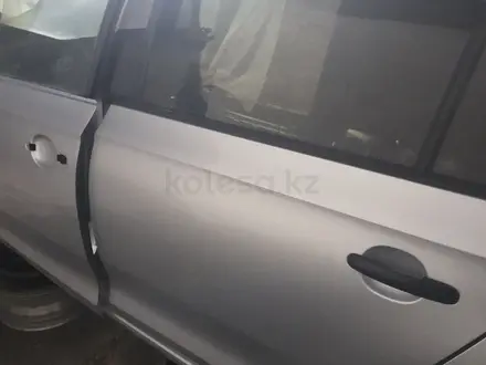 Volkswagen polo двери стекло ручка замок обшивка за 1 000 тг. в Алматы