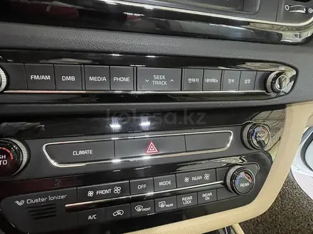 Kia Carnival 2016 года за 13 000 000 тг. в Шымкент – фото 12
