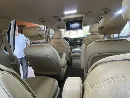 Kia Carnival 2016 года за 13 000 000 тг. в Шымкент – фото 20