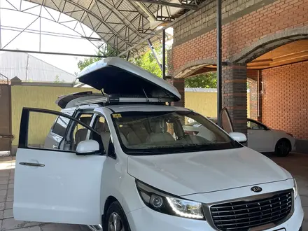 Kia Carnival 2016 года за 13 000 000 тг. в Шымкент – фото 23