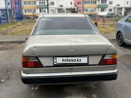 Mercedes-Benz E 230 1990 года за 900 000 тг. в Костанай – фото 2