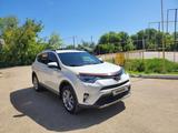 Toyota RAV4 2018 годаүшін14 500 000 тг. в Уральск – фото 2
