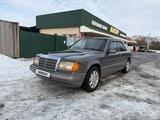 Mercedes-Benz E 220 1993 годаfor2 500 000 тг. в Алматы