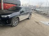 Toyota RAV4 2023 года за 19 600 000 тг. в Алматы – фото 2