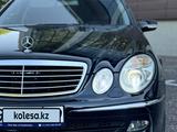 Mercedes-Benz E 320 2004 годаүшін5 900 000 тг. в Караганда – фото 4