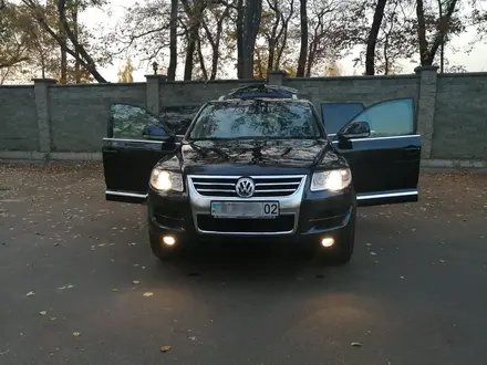 Volkswagen Touareg 2007 года за 8 200 000 тг. в Алматы – фото 5