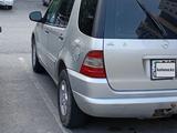 Mercedes-Benz ML 320 2001 годаfor4 000 000 тг. в Астана – фото 2