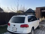 Volkswagen Touareg 2005 года за 4 600 000 тг. в Алматы – фото 4