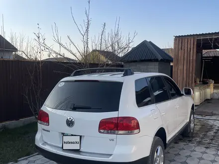 Volkswagen Touareg 2005 года за 4 600 000 тг. в Алматы – фото 4