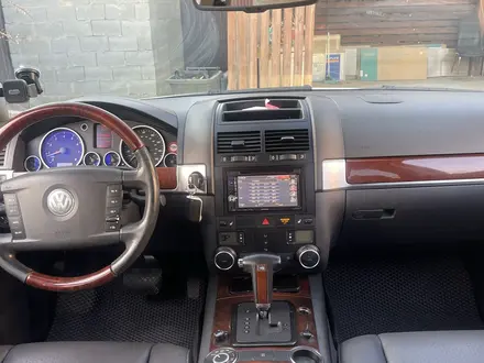 Volkswagen Touareg 2005 года за 4 600 000 тг. в Алматы – фото 8
