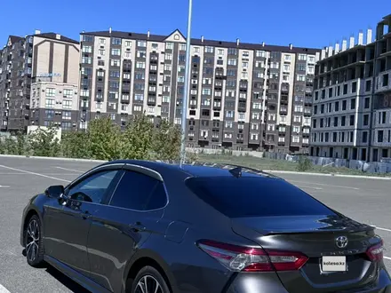 Toyota Camry 2019 года за 8 500 000 тг. в Атырау – фото 2