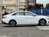 Hyundai Elantra 2024 года за 9 390 000 тг. в Алматы – фото 2