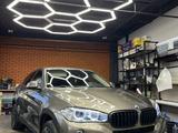 BMW X6 2017 года за 22 500 000 тг. в Астана – фото 2