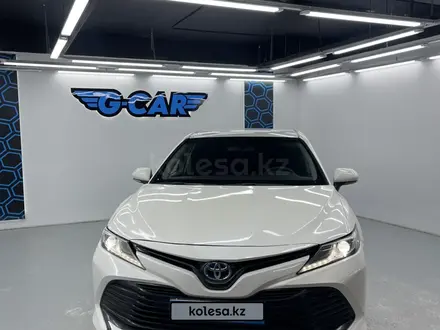 Toyota Camry 2019 года за 8 900 000 тг. в Астана – фото 2