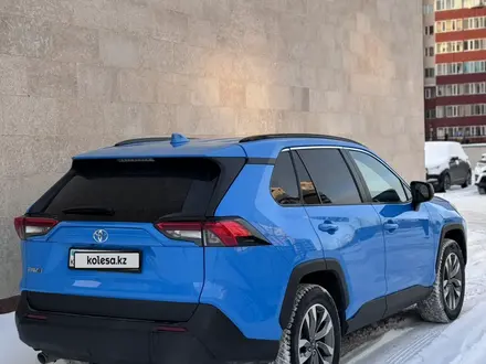 Toyota RAV4 2020 года за 12 800 000 тг. в Астана – фото 2