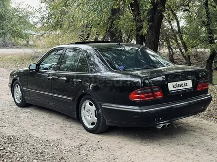 Mercedes-Benz E 320 2000 года за 5 300 000 тг. в Алматы – фото 31