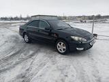 Toyota Camry 2005 годаүшін6 000 000 тг. в Актобе – фото 2