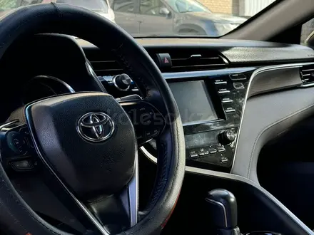 Toyota Camry 2018 года за 13 500 000 тг. в Астана – фото 4