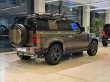 Land Rover Defender 2025 года за 76 740 000 тг. в Астана – фото 3