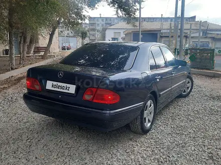 Mercedes-Benz E 230 1996 года за 2 500 000 тг. в Жезказган – фото 2