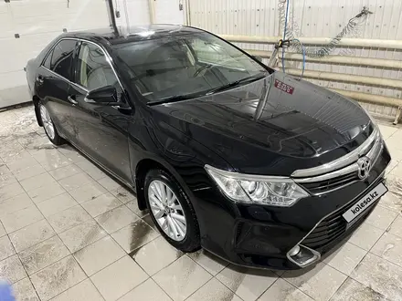 Toyota Camry 2015 года за 10 000 000 тг. в Актобе