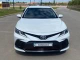 Toyota Camry 2022 года за 15 300 000 тг. в Астана