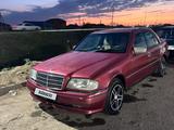 Mercedes-Benz C 180 1994 года за 750 000 тг. в Шахтинск – фото 2