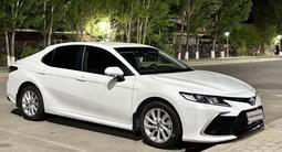 Toyota Camry 2023 года за 14 700 000 тг. в Астана